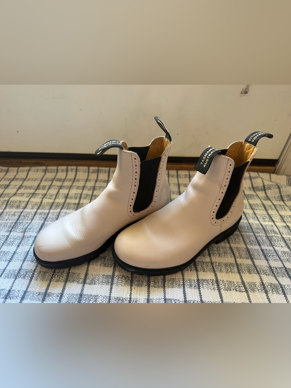 Blundstone Women’s Chelsea Boots in Cream